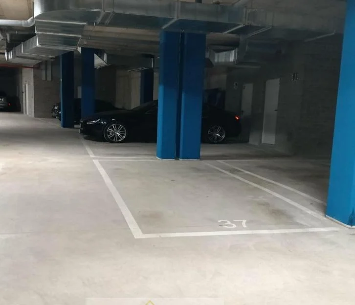 21 m² parking in Zona Alta