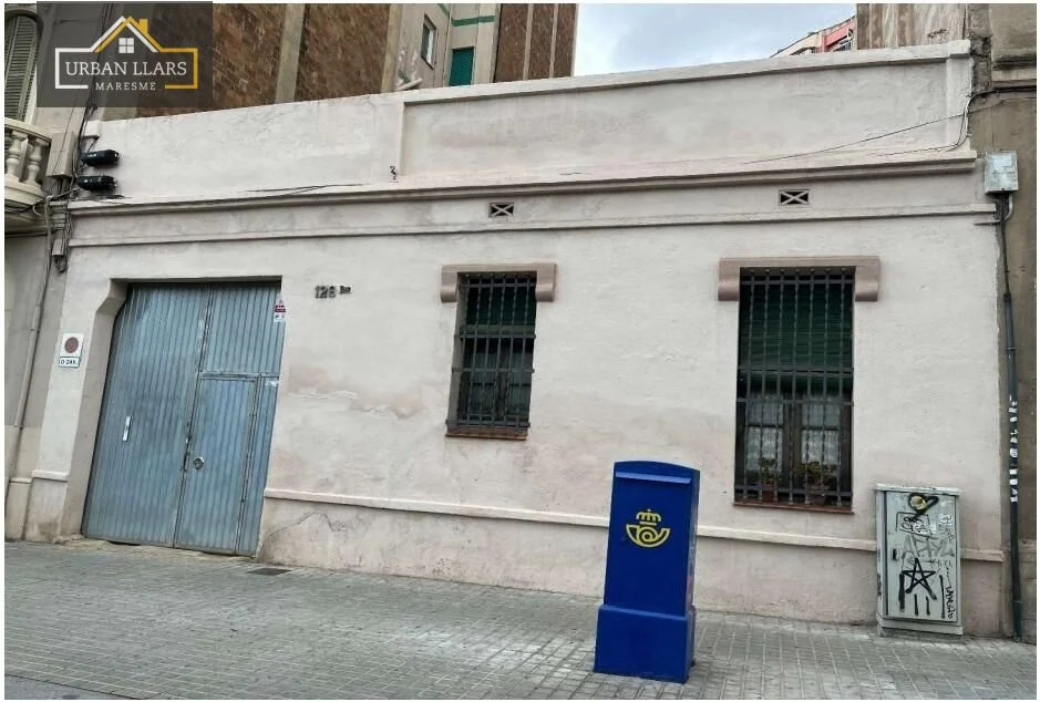 Urban plot in El Clot, 263 m²