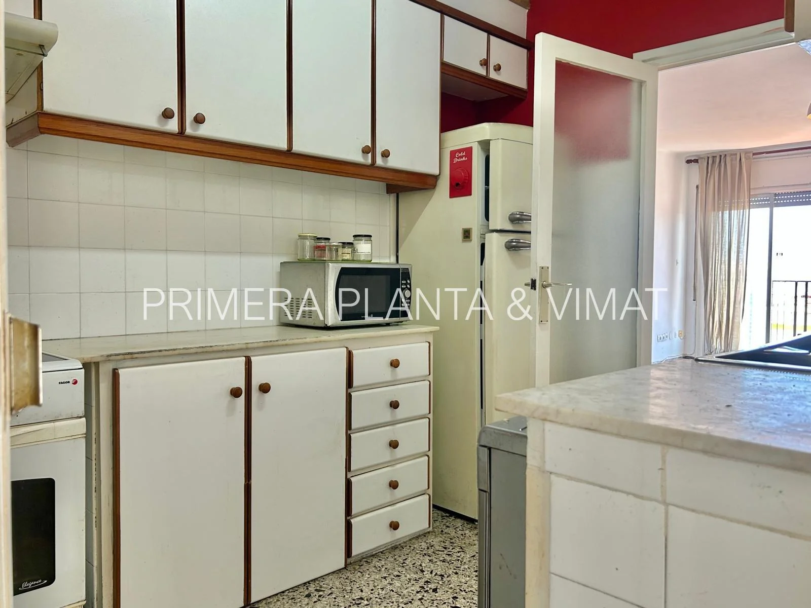 Piso luminoso de tres habitaciones en Peramas