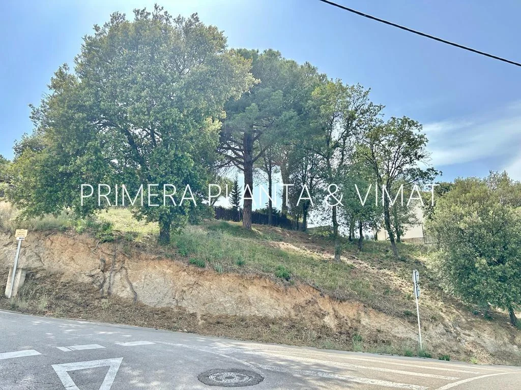 Terreno urbanizable con vistas al mar