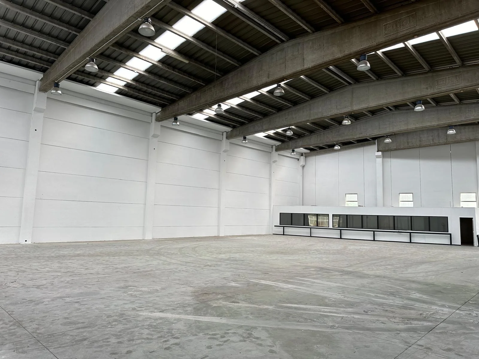 Nave industrial de 821 m²