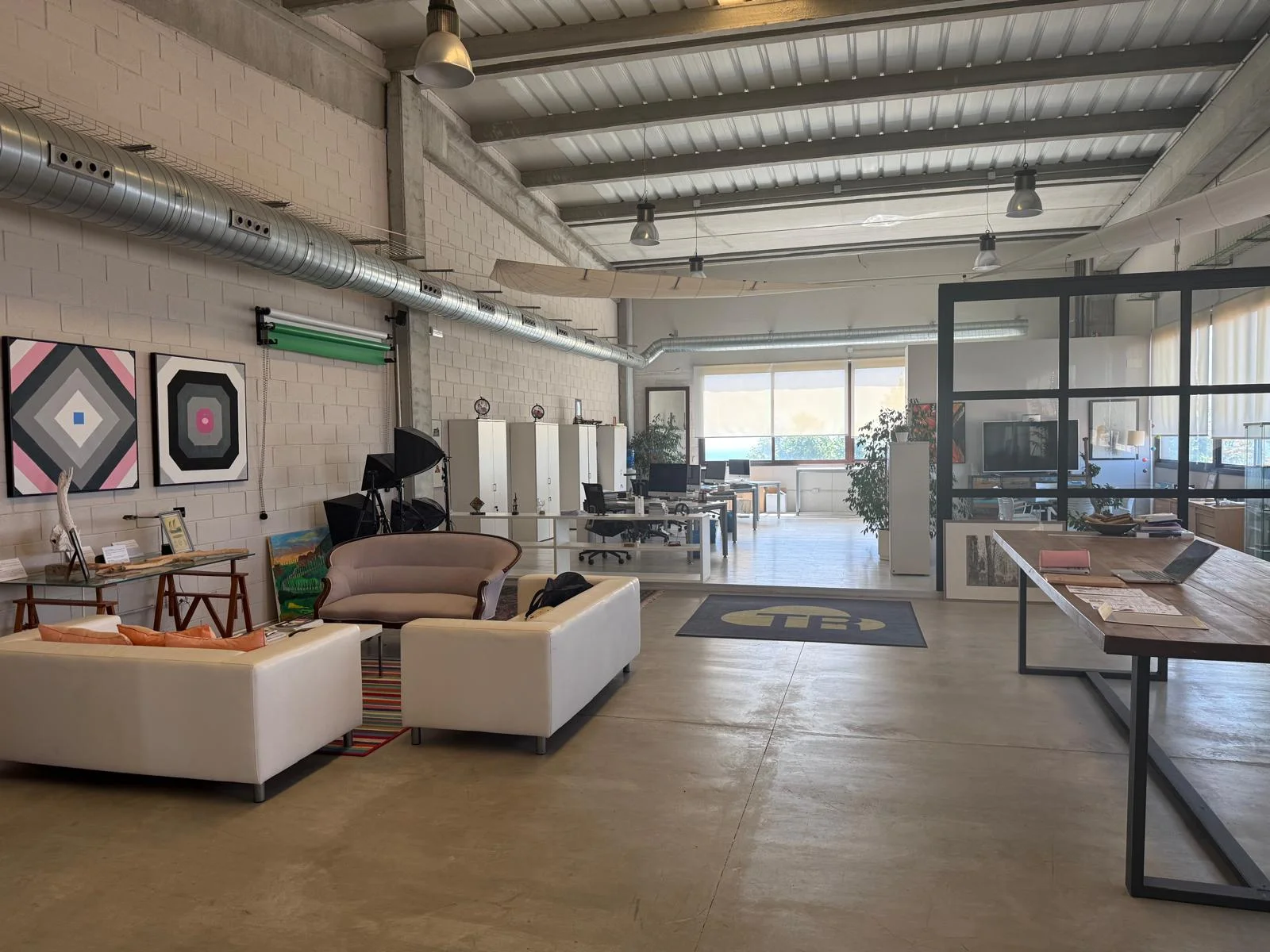 Oficina industrial moderna en Mataró