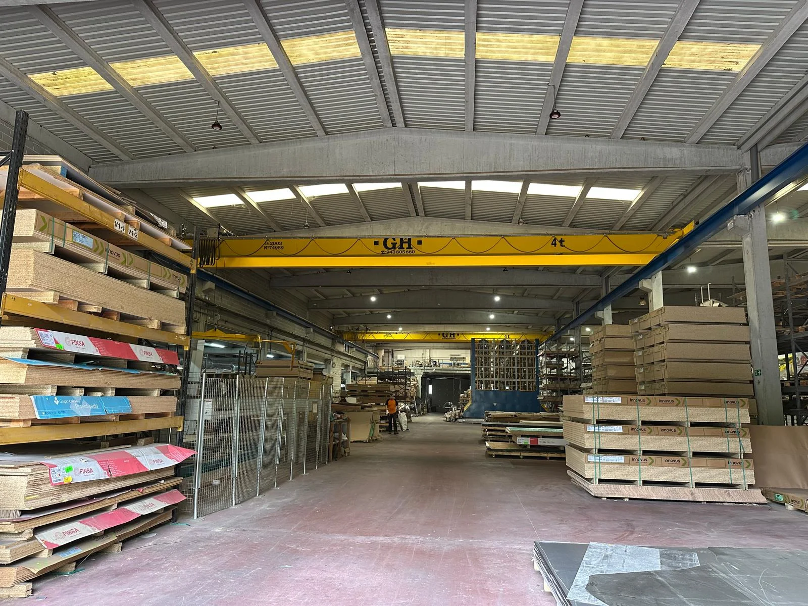 Nave industrial con 100 kW solar