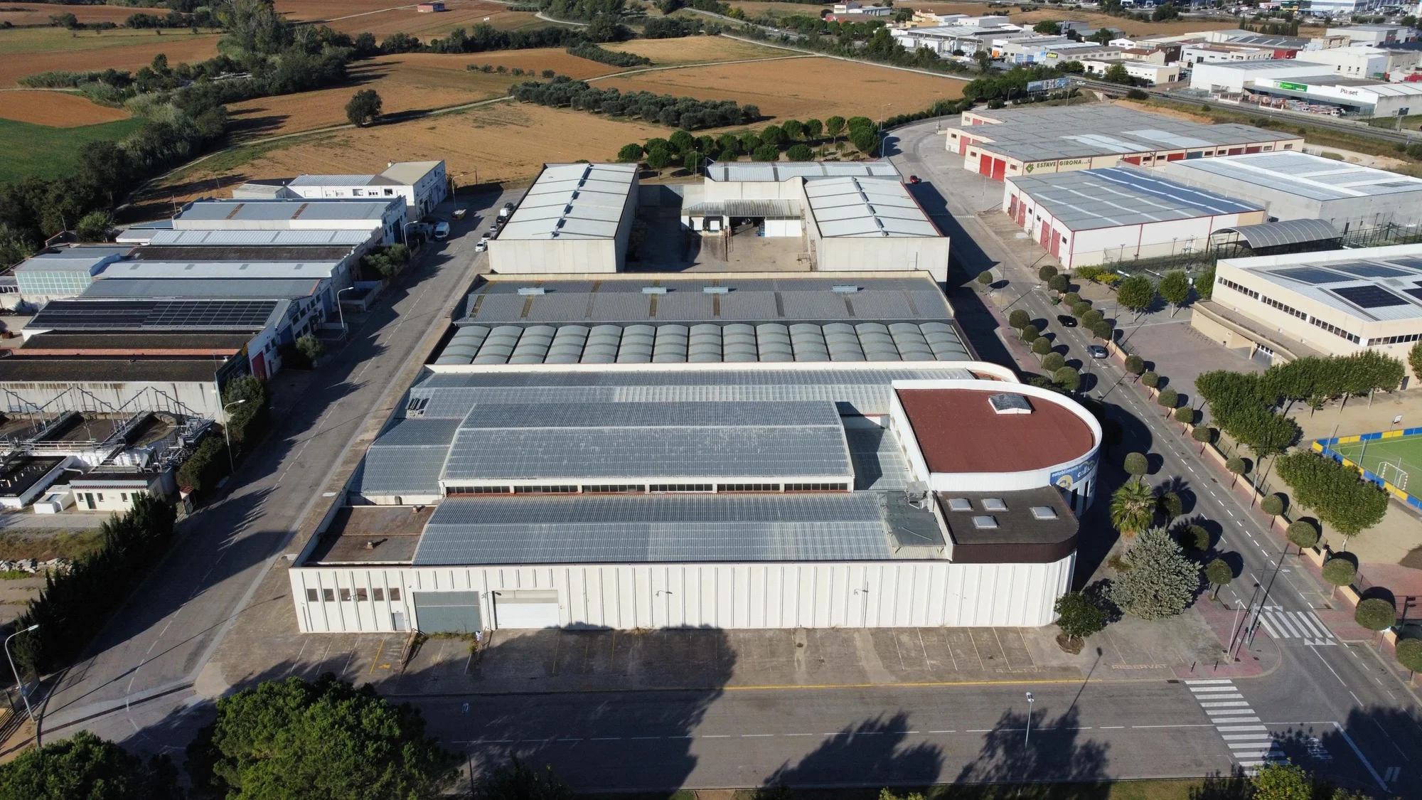 Isolated logistics warehouse, 11,010 m²