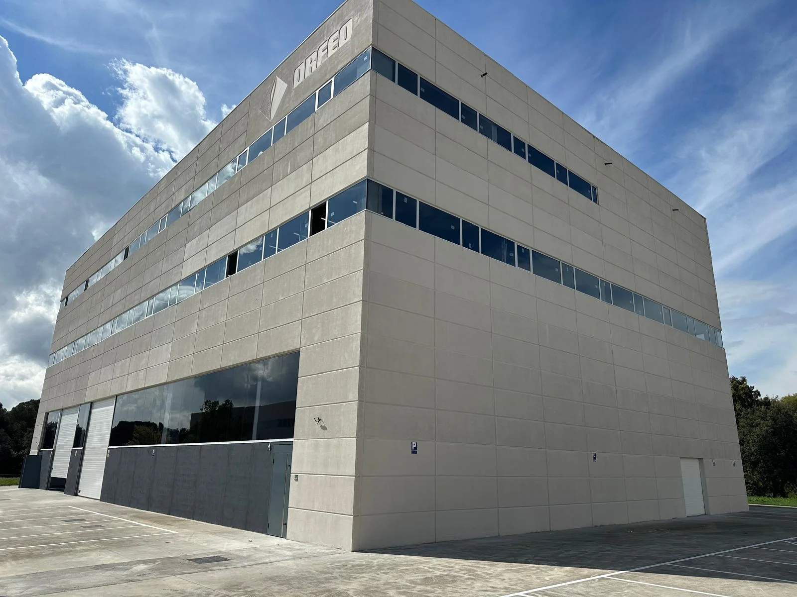 Nave industrial cerca de Barcelona, 2.500 m²