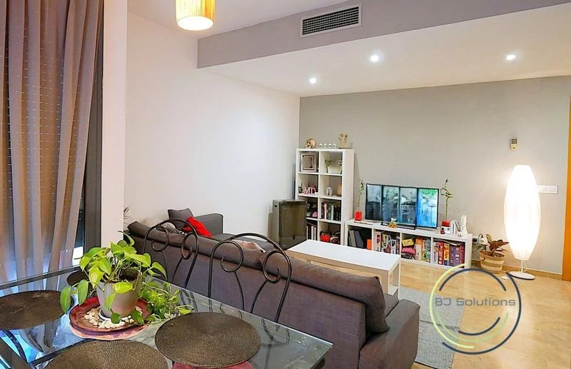 Piso de tres habitaciones con servicios en Lloret