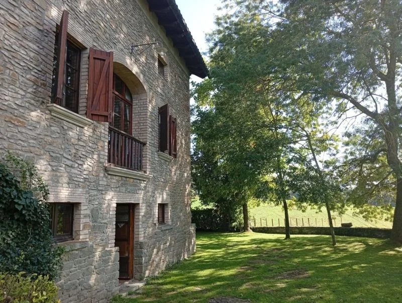 Rural masía with eight bedrooms