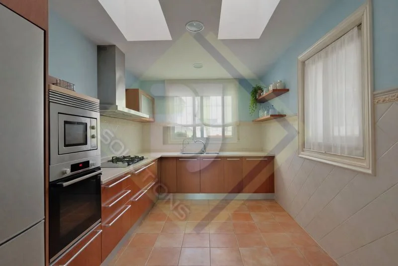 Casa pareada renovada junto al mar con cinco dormitorios