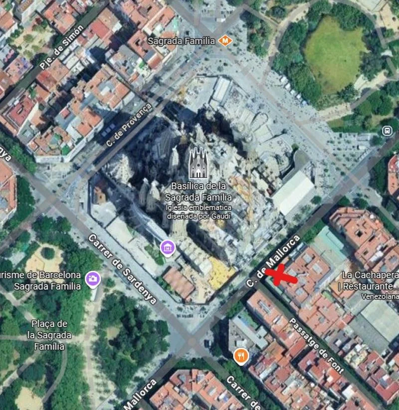 Six leased motorcycle spaces near Sagrada Familia