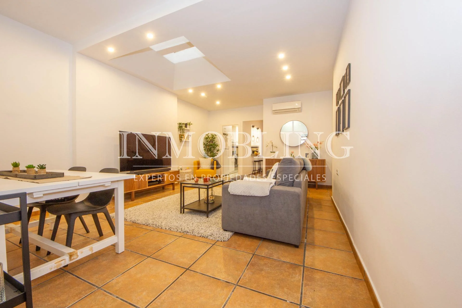 Refurbished Centro flat, two parking spaces