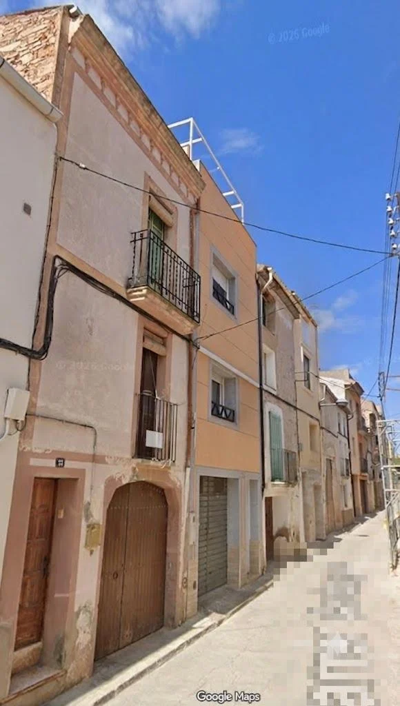 Casa de dos plantas en Sarral, cuatro dormitorios