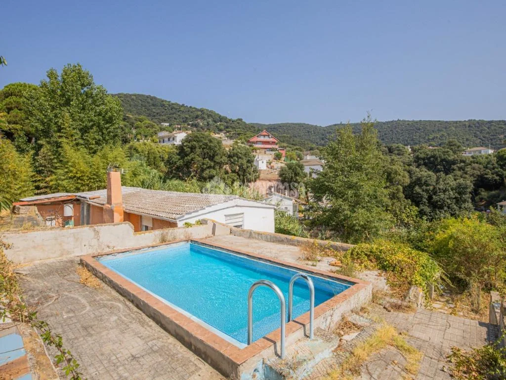 Propiedad con dos casas y piscina privada