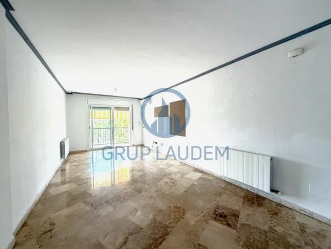 Spacious Cerdanyola flat, four bedrooms