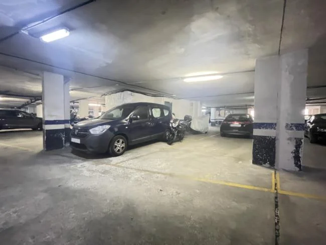 Central parking space with mandatory annex