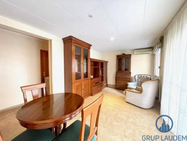 Renovated Centre flat with balcony