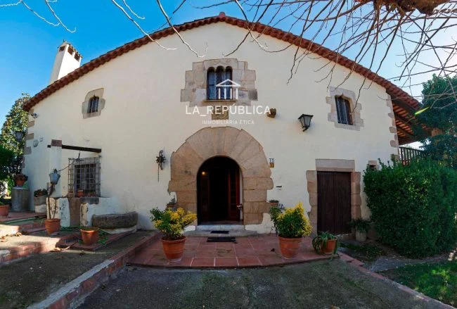 Masía histórica cerca de Sils, 7 habitaciones