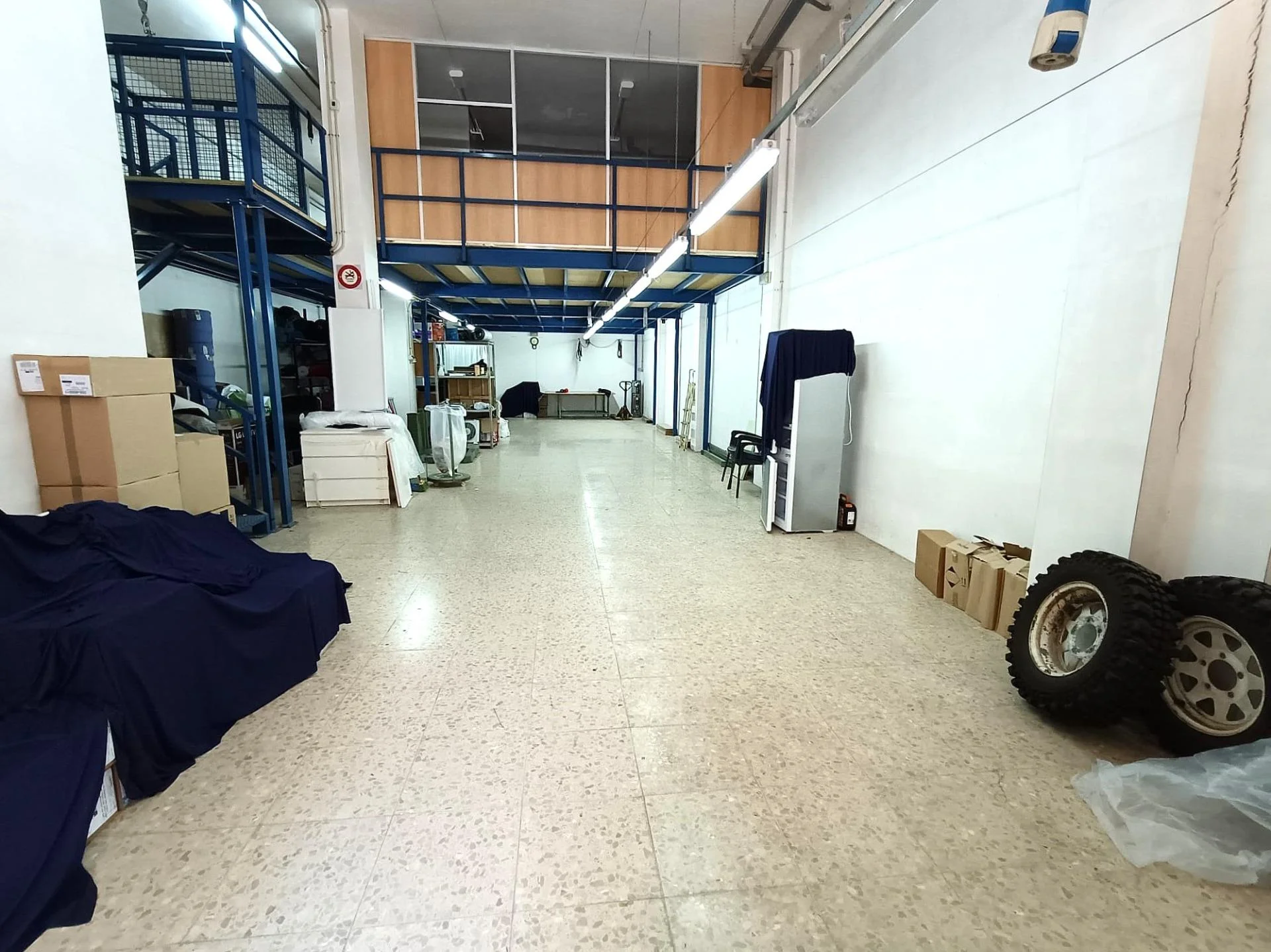 Local comercial en buen estado, 262 m²