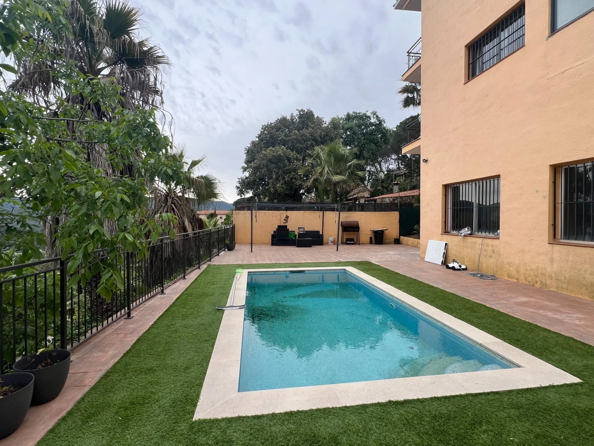 Spacious Argentona house with pool