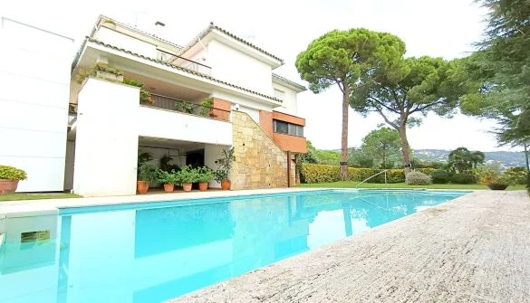 Luxury villa in Les Sureres, six bedrooms