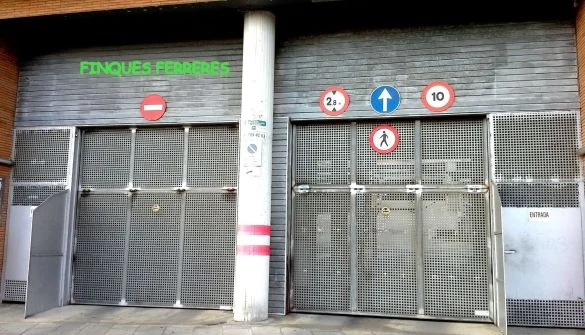Large Els Molins interior parking