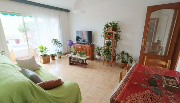 Four-bedroom flat with sunny balcony
