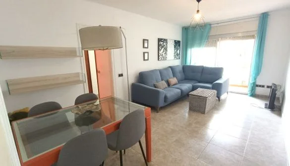 Piso luminoso en Peramàs, tres habitaciones