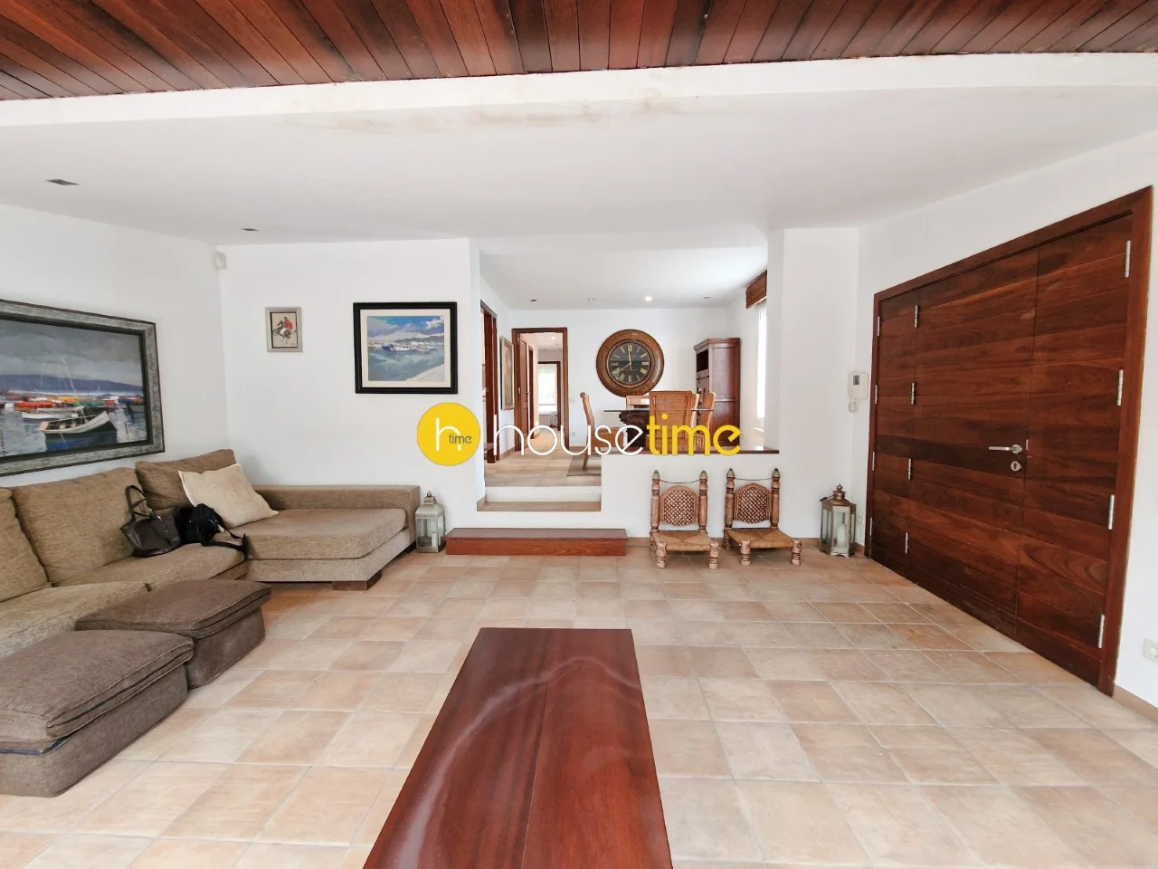 Six-bedroom house in Centre near beach