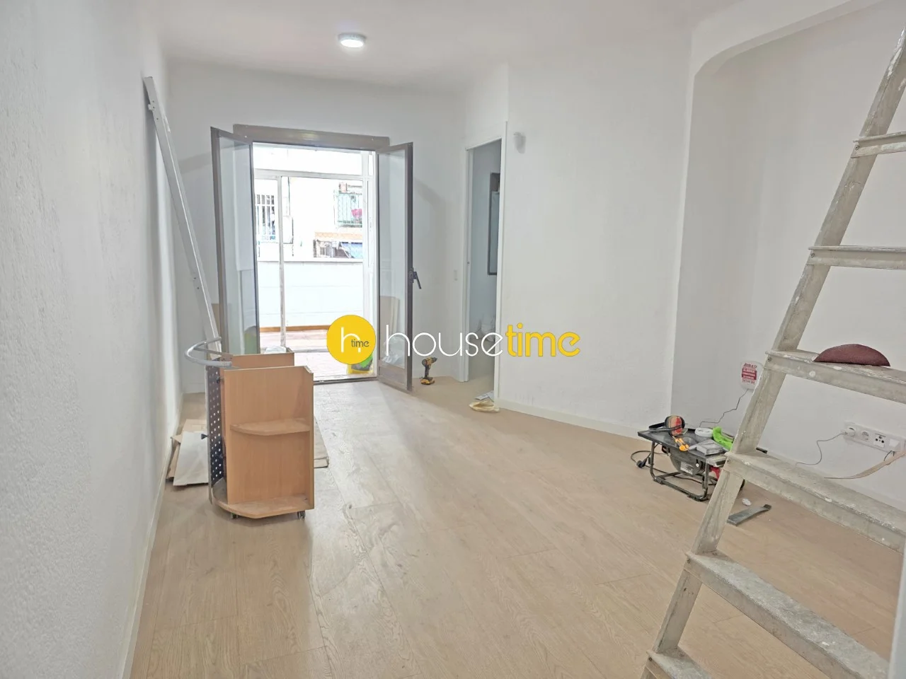Piso reformado en planta baja junto a Fondo