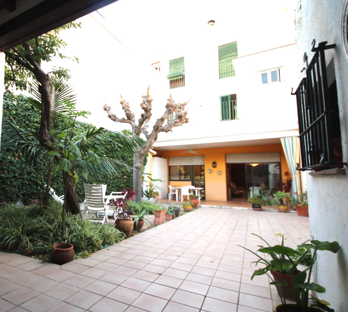 Central three-floor house, five bedrooms
