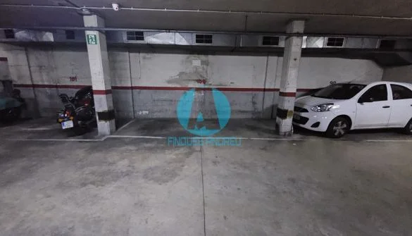 Plaza de parking en Eixample para coche mediano