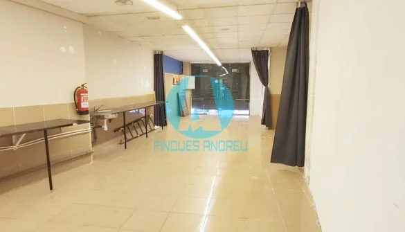 Local comercial en planta baja con patio