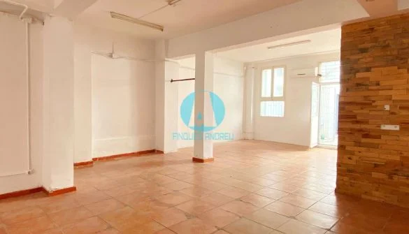 Local en Mataró de 107 m² con patio
