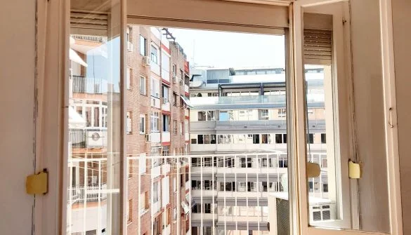 Piso luminoso de 2 dormitorios en Eixample