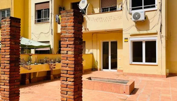 Piso reformado en Sants con dos patios