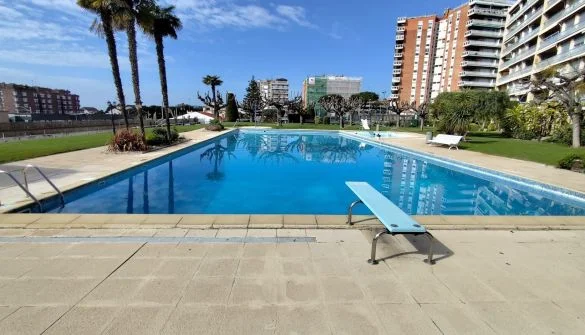 Apartamento costero alquilado con zonas comunitarias
