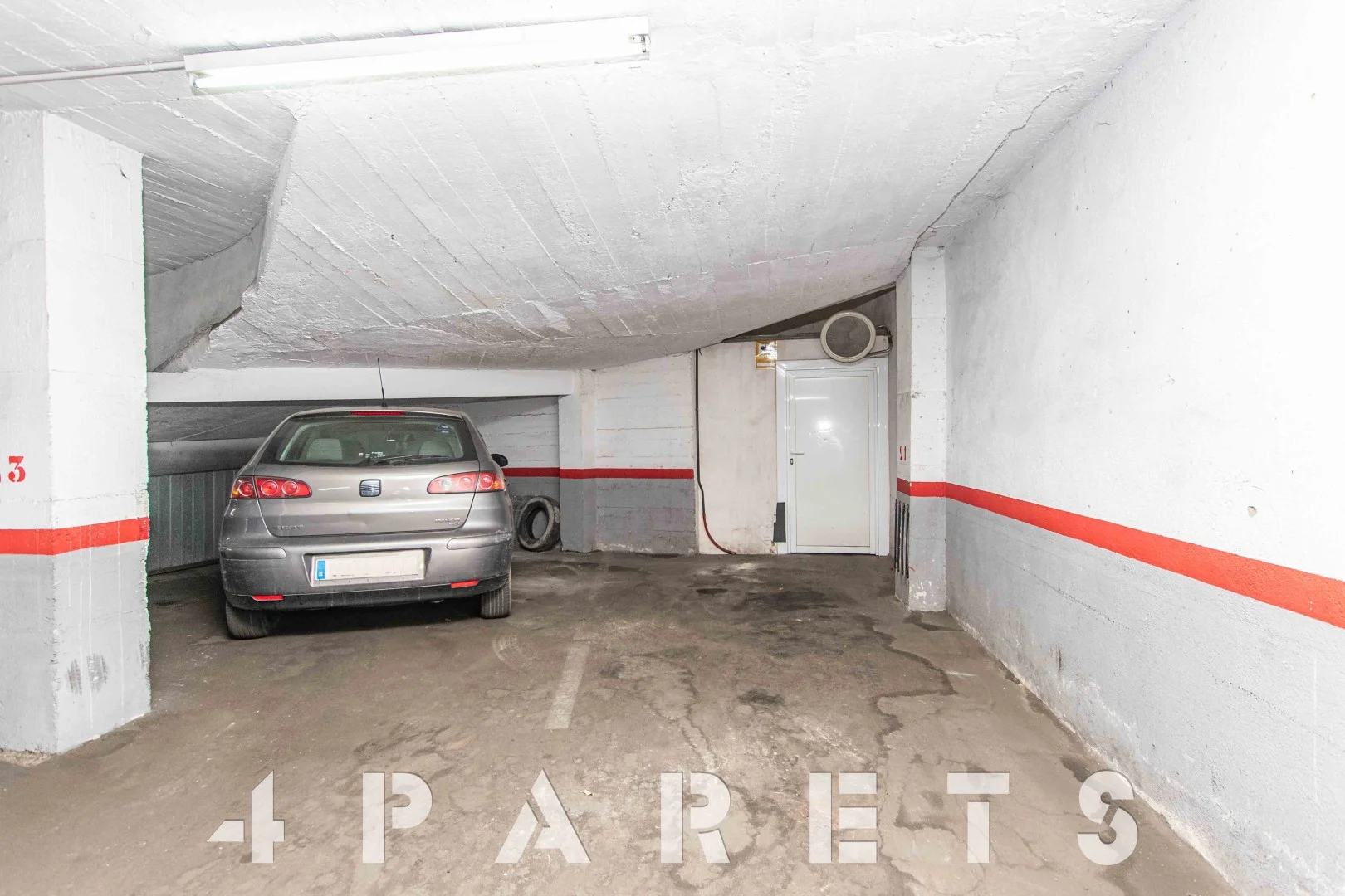 Medium-car parking with storage in Mataró