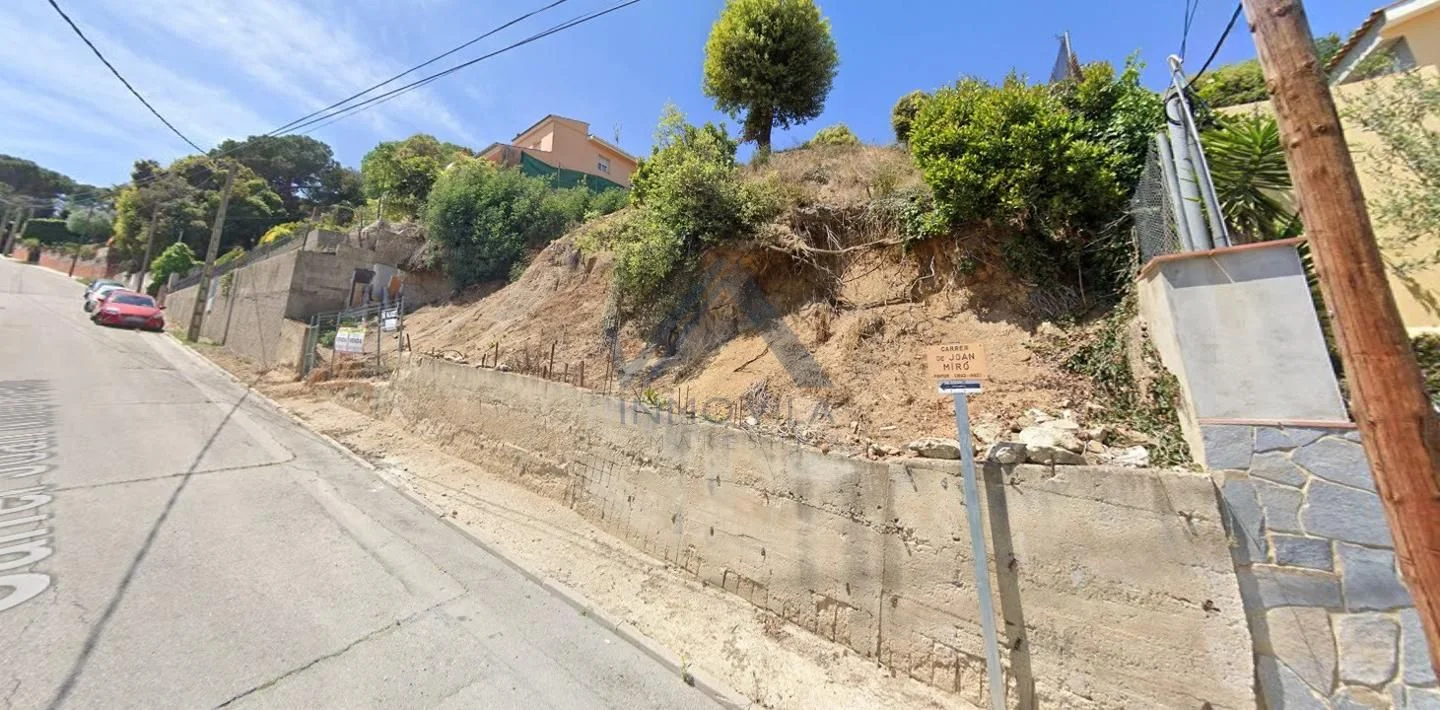 Developable Les Ginesteres plot, 800 m²