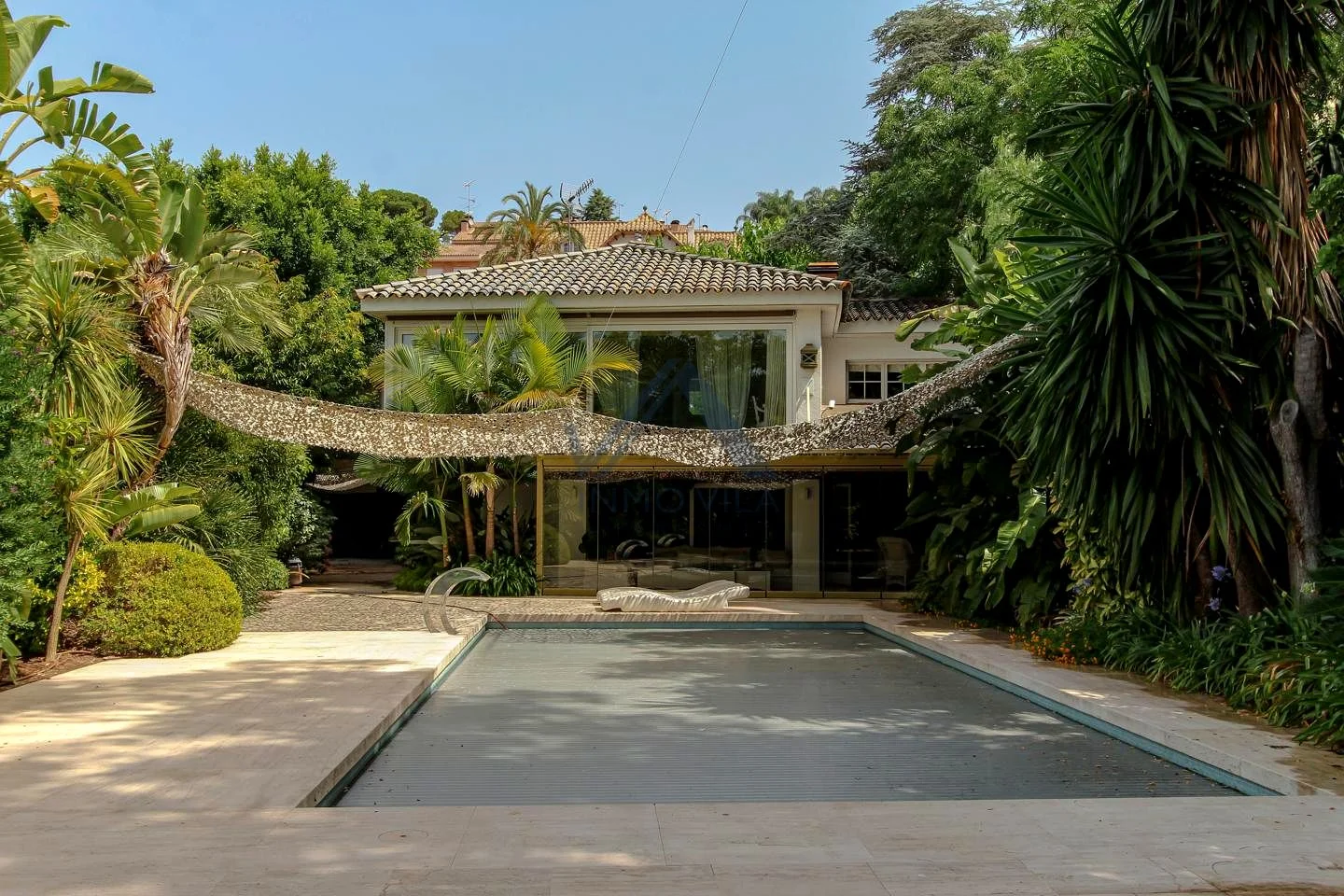 Spacious Llavaneres house with private garden