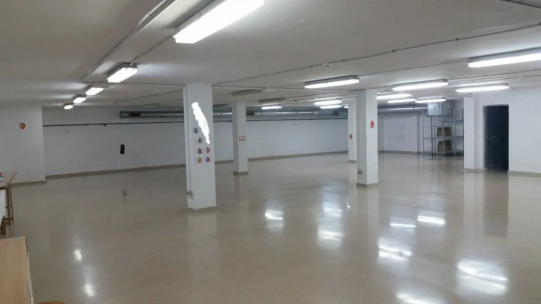 Large commercial premises in Via Europa