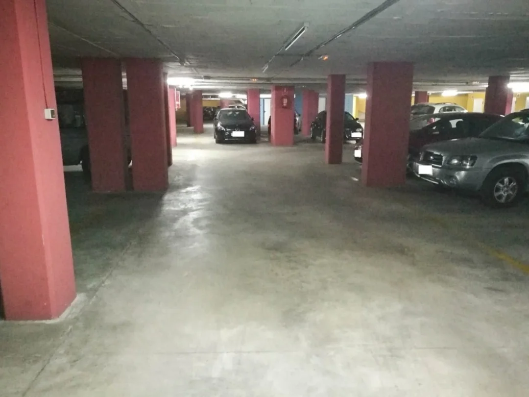 Garaje de cuatro plantas en Mataró, 24 m²