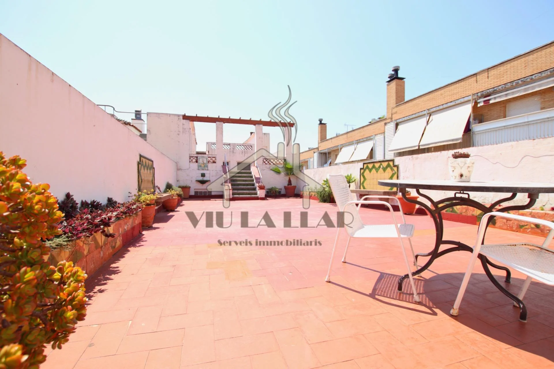 Large Mataró townhouse with redevelopment potential