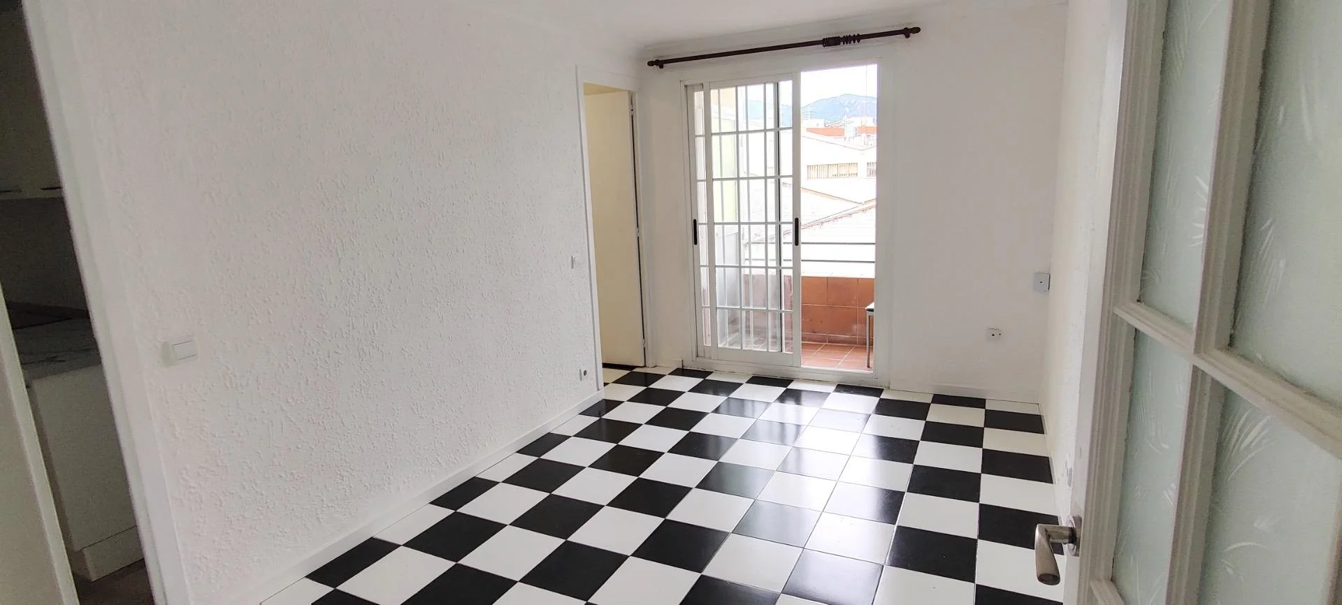Piso listo para entrar en Cerdanyola, 2 habitaciones