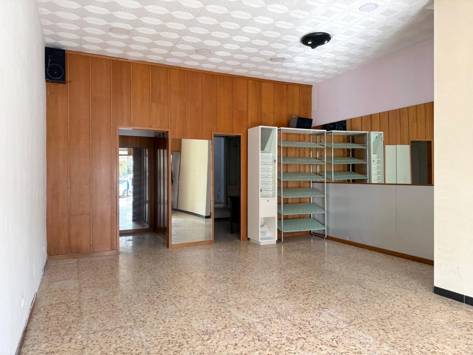 Street-front commercial unit in Cerdanyola