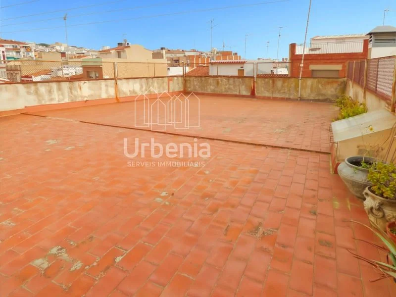 Versatile Mataró flat with 116 m² space