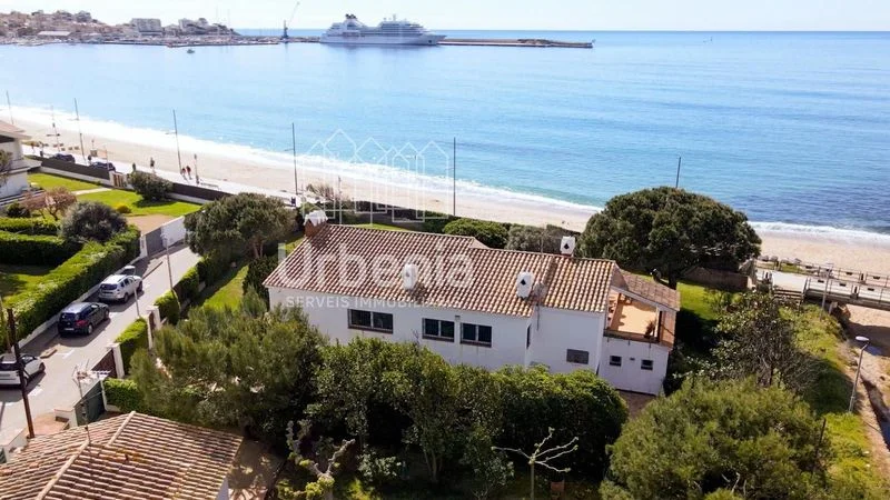 Chalet frente al mar de cinco dormitorios