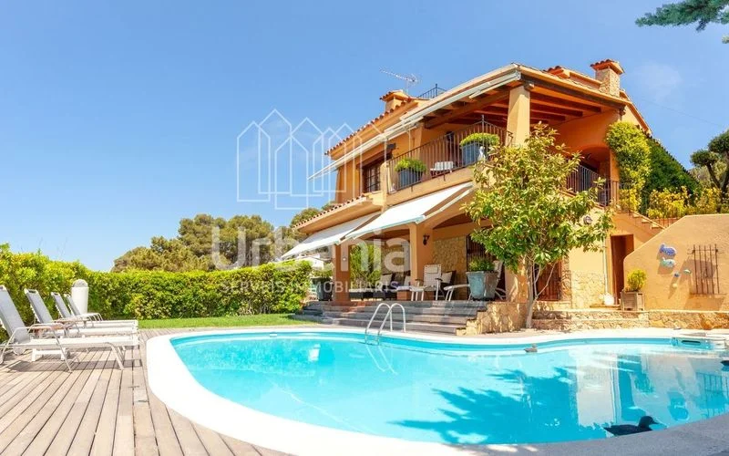 Villa al suroeste con piscina privada