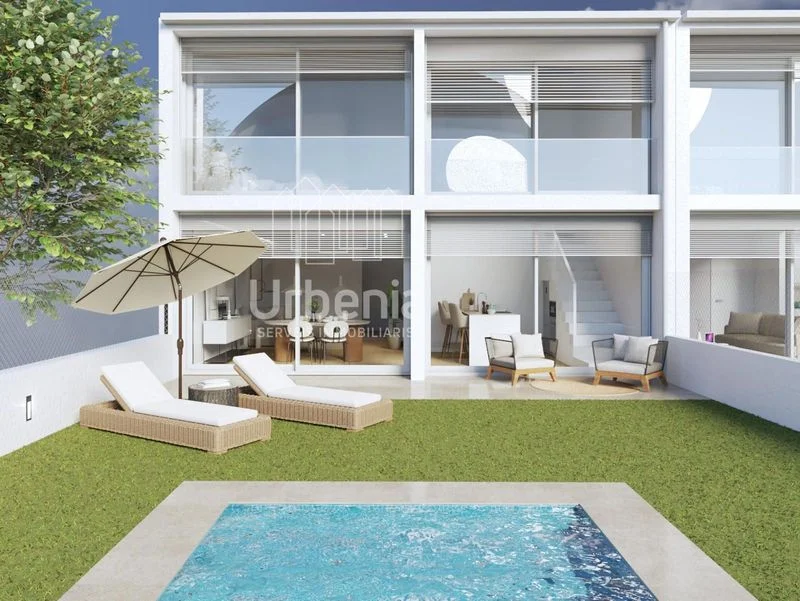 Casa sobre plano de cinco dormitorios en Calonge
