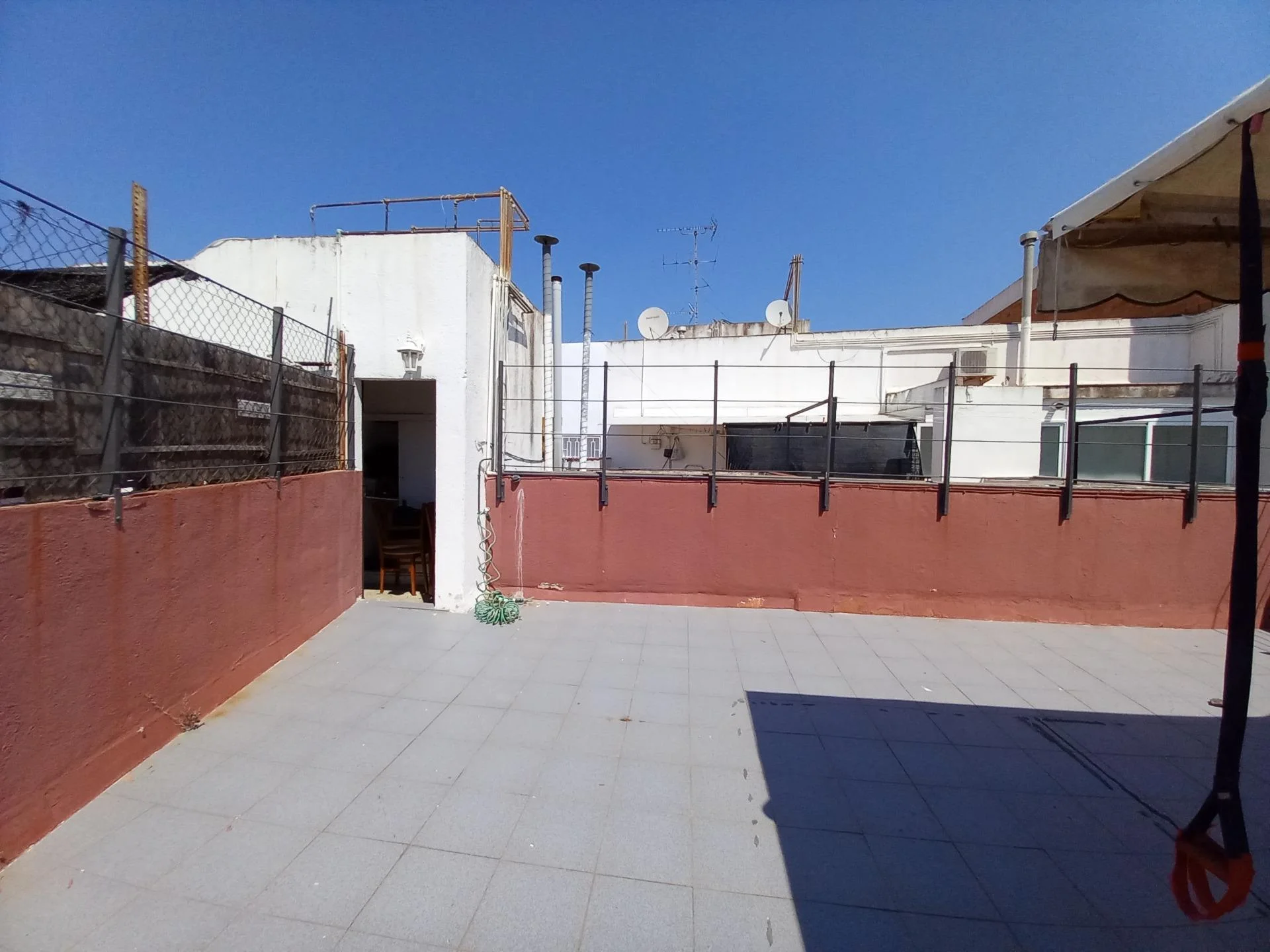Spacious four-bedroom flat with terrace