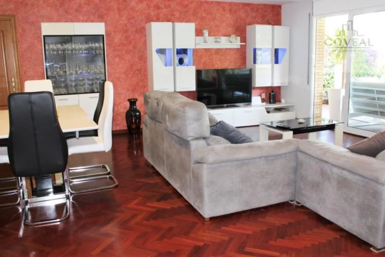Detached house with pool, 4 bedrooms