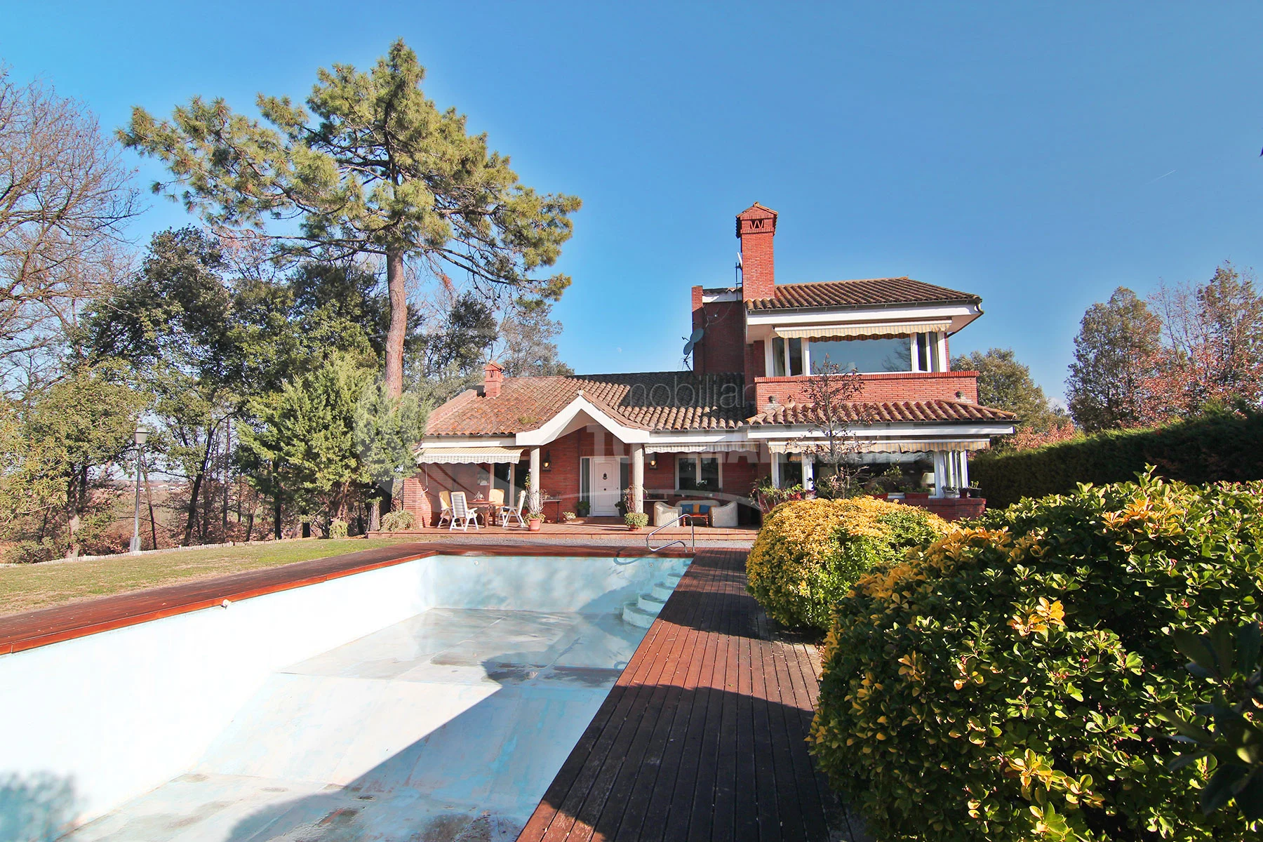 Gran finca cerca del aeropuerto de Girona